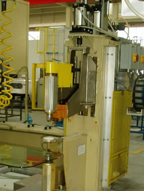 Automatic Glass Loading Machine with Tilted Arms, Vacuum Suction Cups & Belt Conveyor